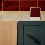 Rénover sa cuisine sans changer les meubles : façades et crédence, peinture